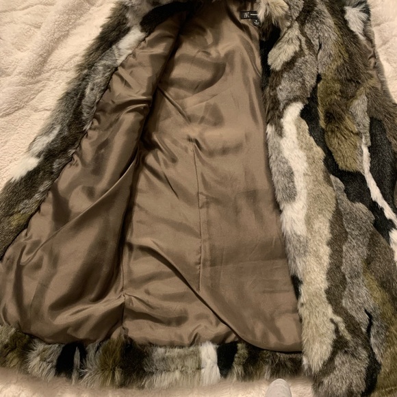 Beautiful multi color vest - Picture 2 of 3